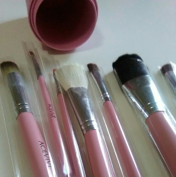 Fancy Pro Makeup Set + 2 Eyelash Curlers + 1 Puff - Picture 5 of 6